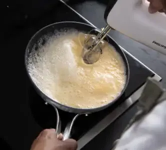 Backen mit der Emura Pfanne im Ofen